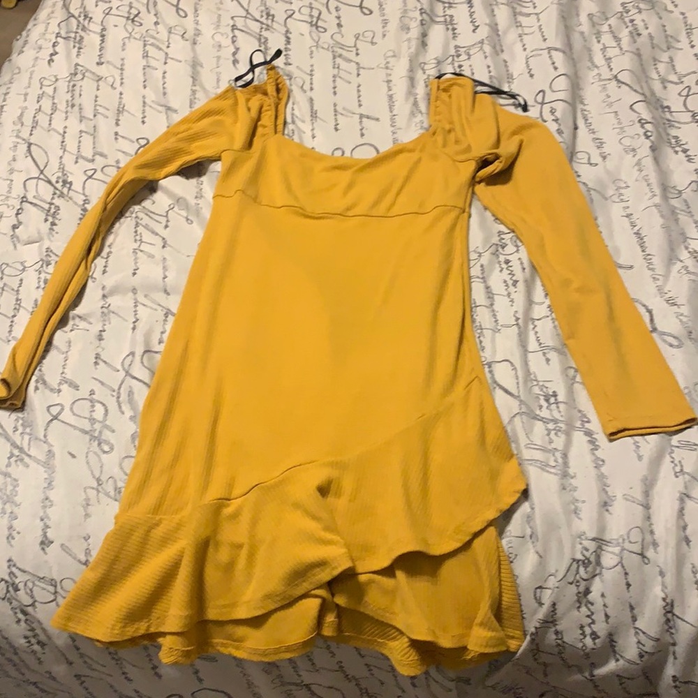 Long sleeve yellow dress never worn
